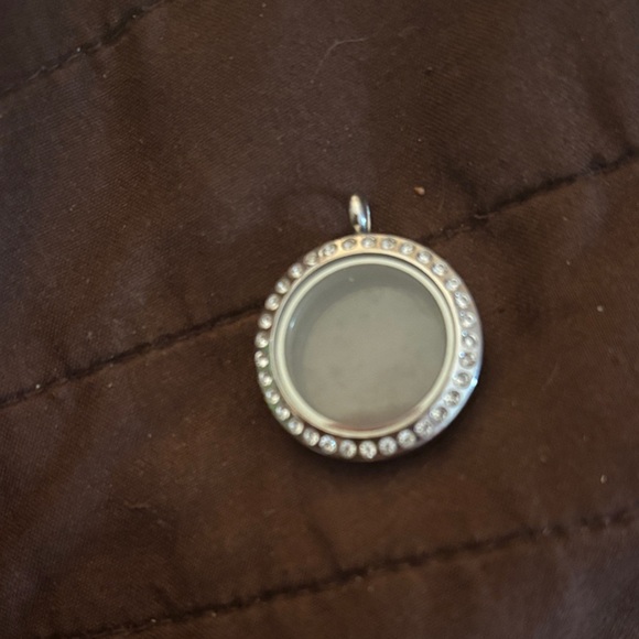 Origami Owl Silver Locket Necklace - Picture 1 of 1